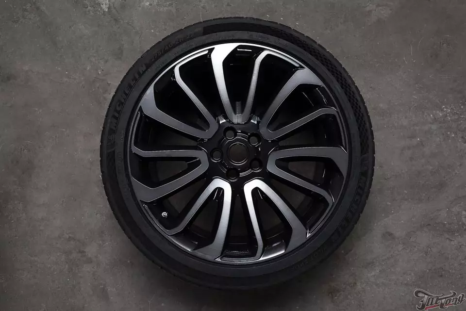 Порошковый окрас дисков Land Rover с проточкой лицевой стороны.